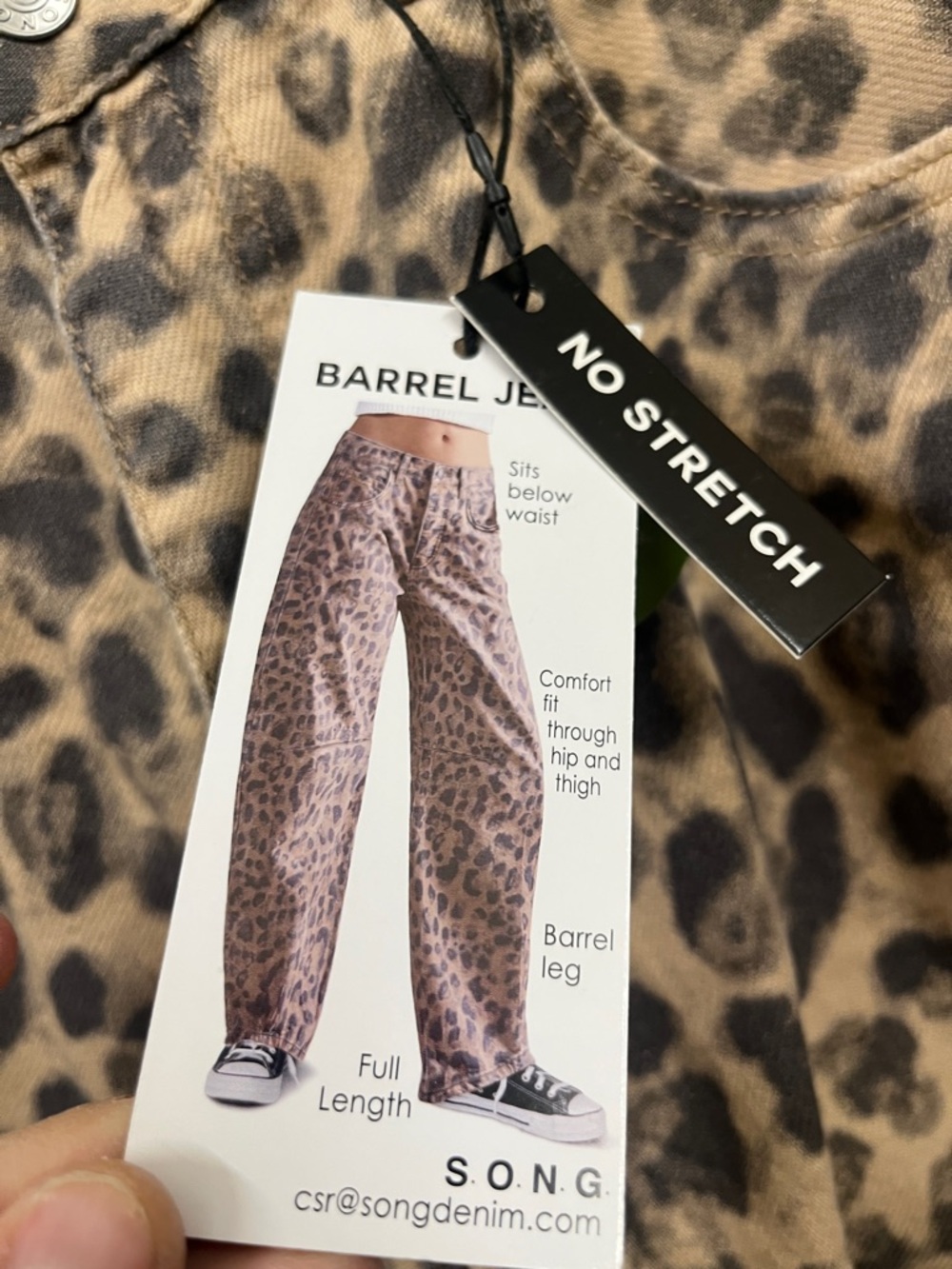 NWT Leopard Print Low Waist Barrel Leg Jeans NWT Animal Print Neutral Size 7/28 - Picture 3 of 12